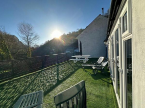 Delightful House in the Heart of the Matlocks!